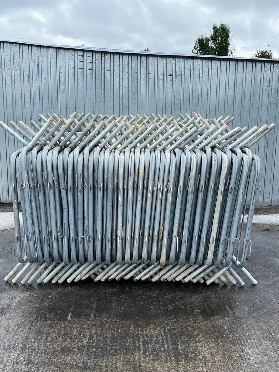 Large Selection of Crowd Control  Barriers - Image 3