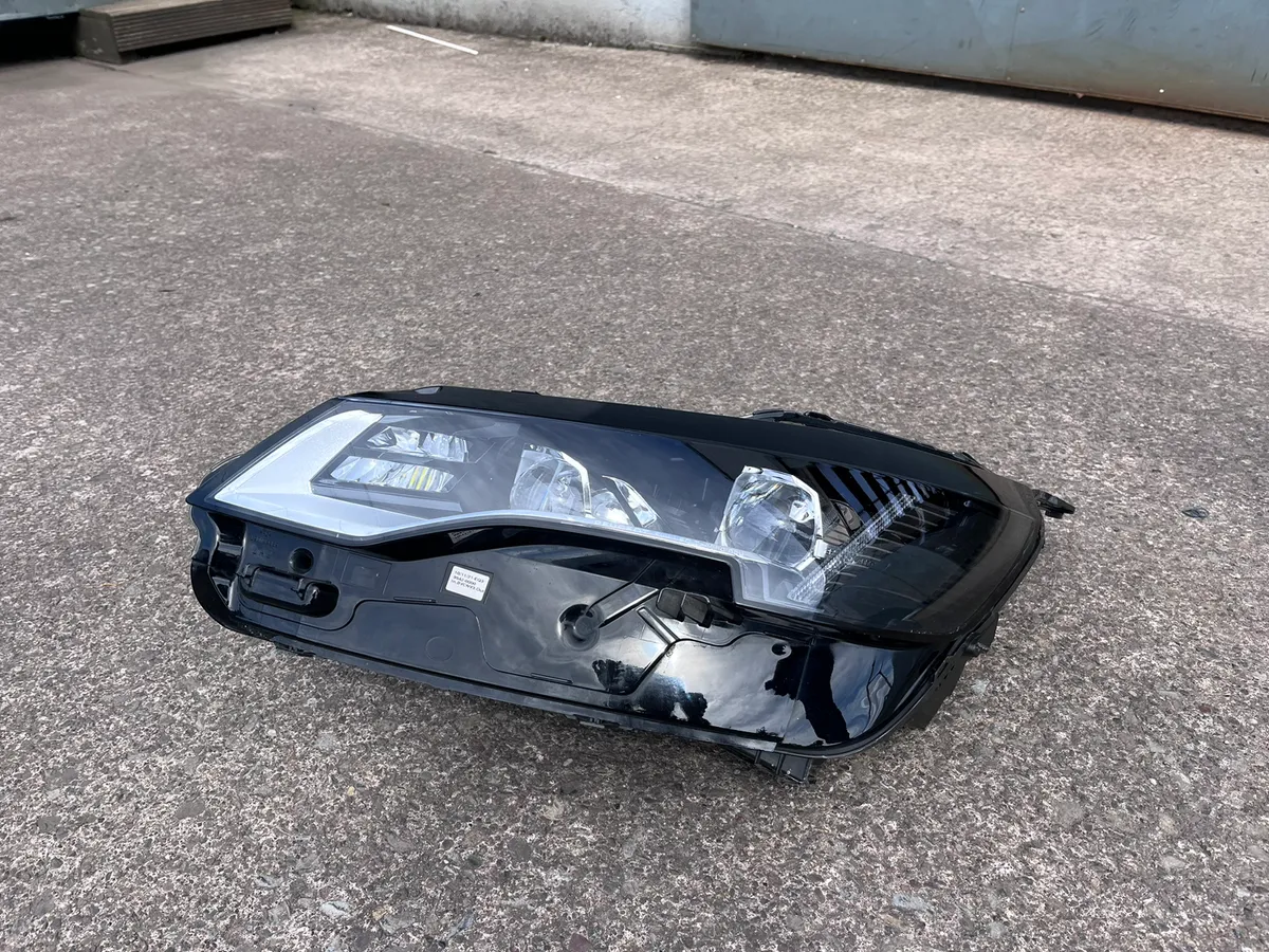 2022 Peugeot 3008 full LED technology headlight