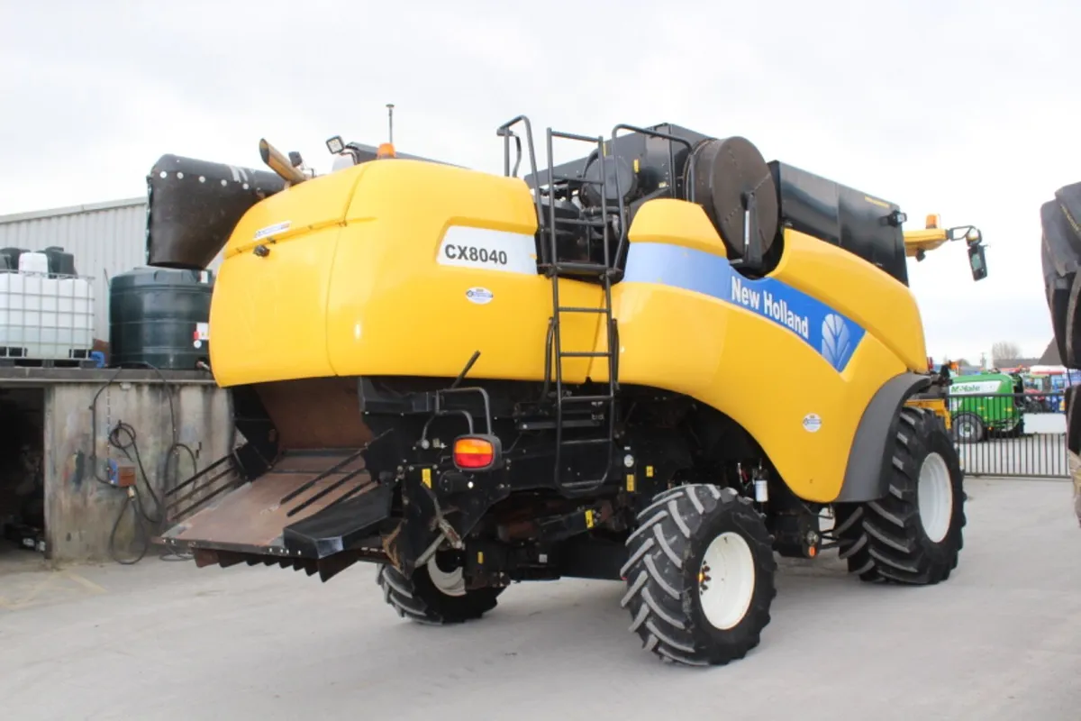 CX8040  5 walker Newholland - Image 1