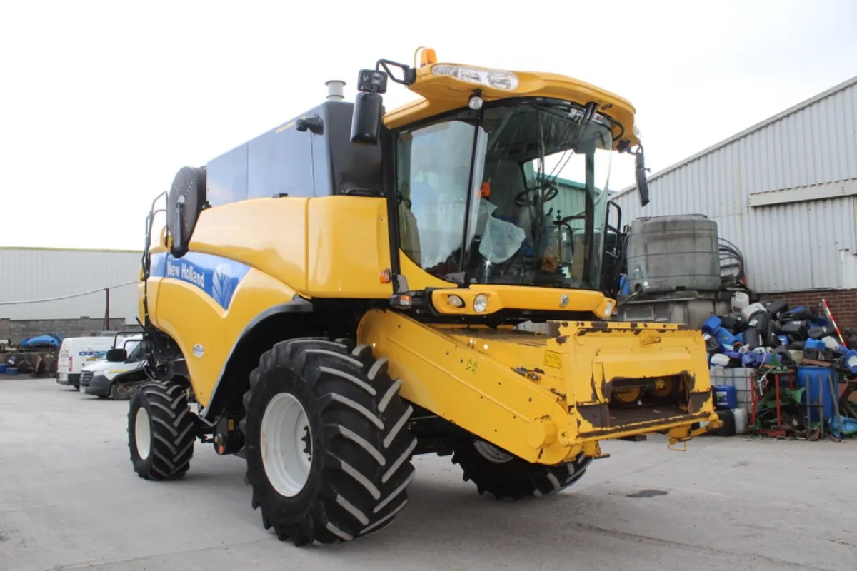 CX8040  5 walker Newholland - Image 2