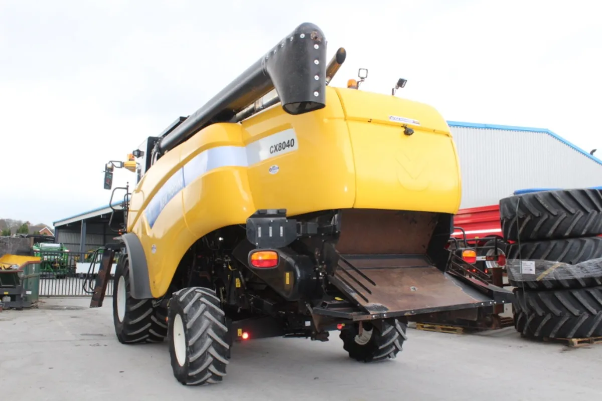 CX8040  5 walker Newholland - Image 3