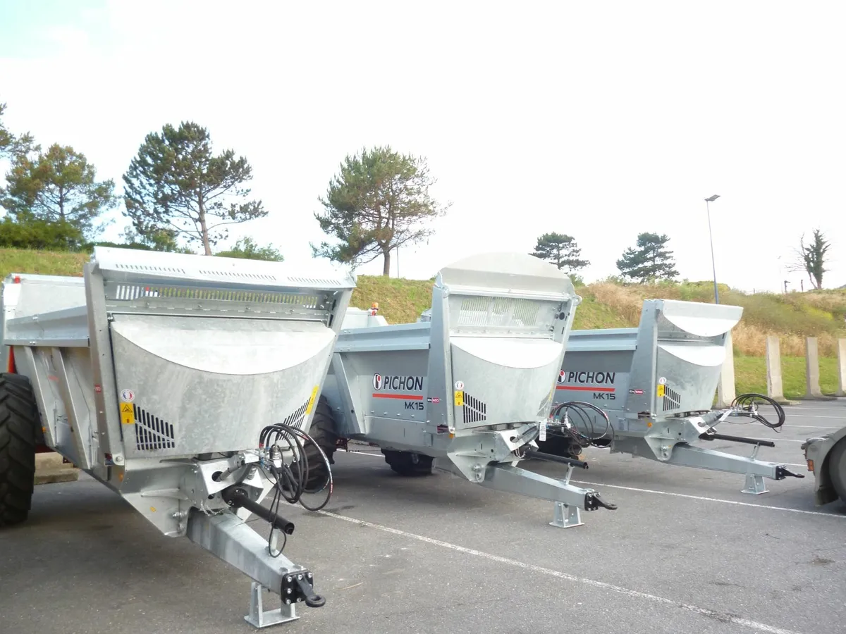 Pichon MK15 & MK30 Manure Spreaders