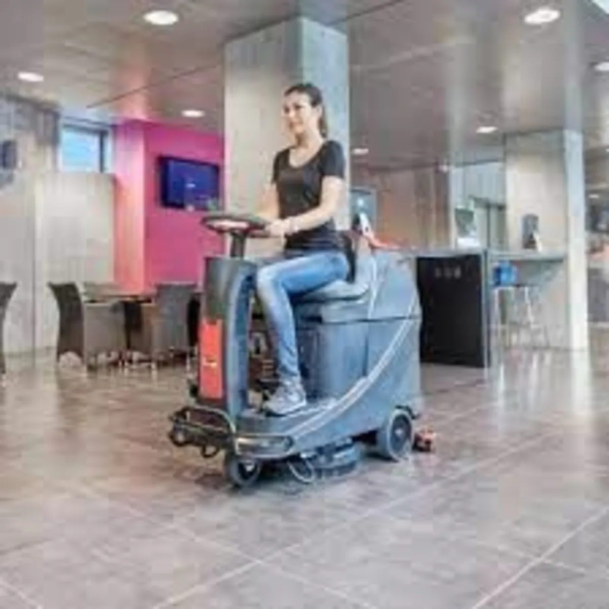 Viper AS530 rider scrubber dryer with warranty - Image 4