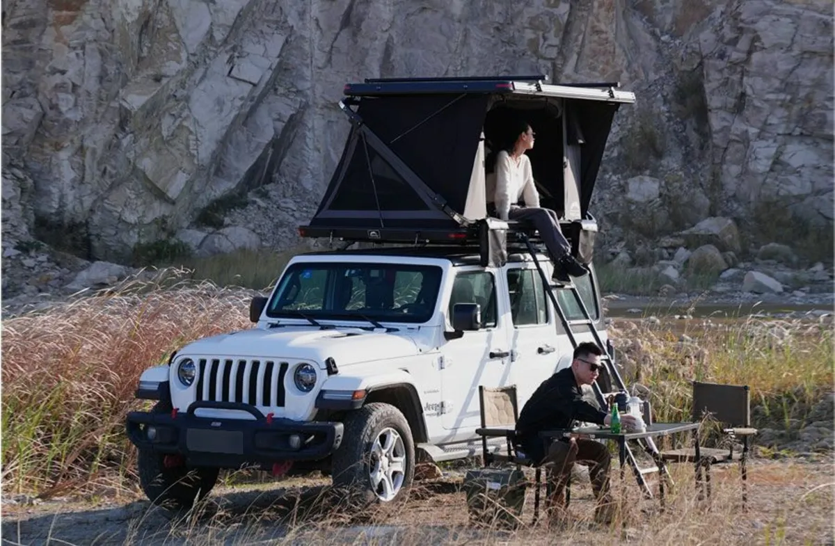 Roof tent Rock Cruiser Pro WildLand Aluminium case