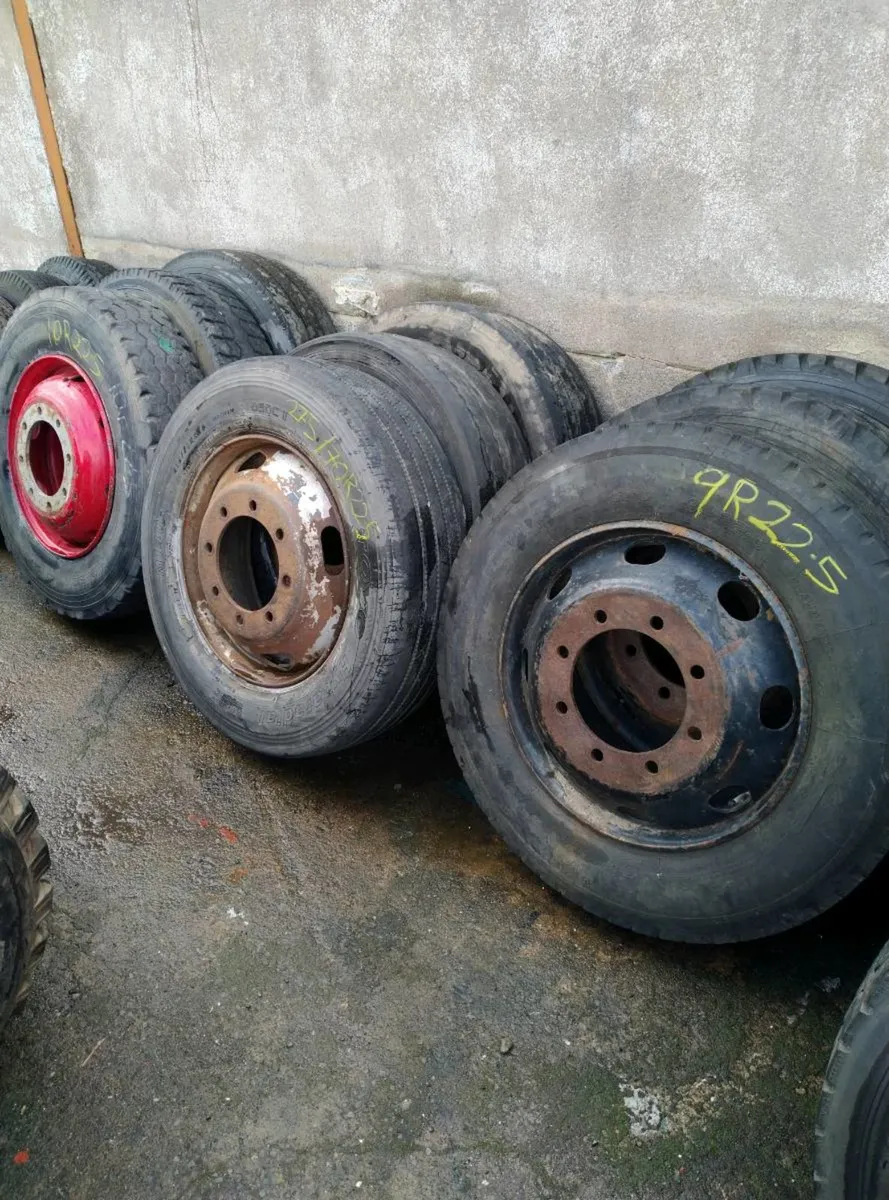 Wheels & tyres 6,8&10stud - Image 1
