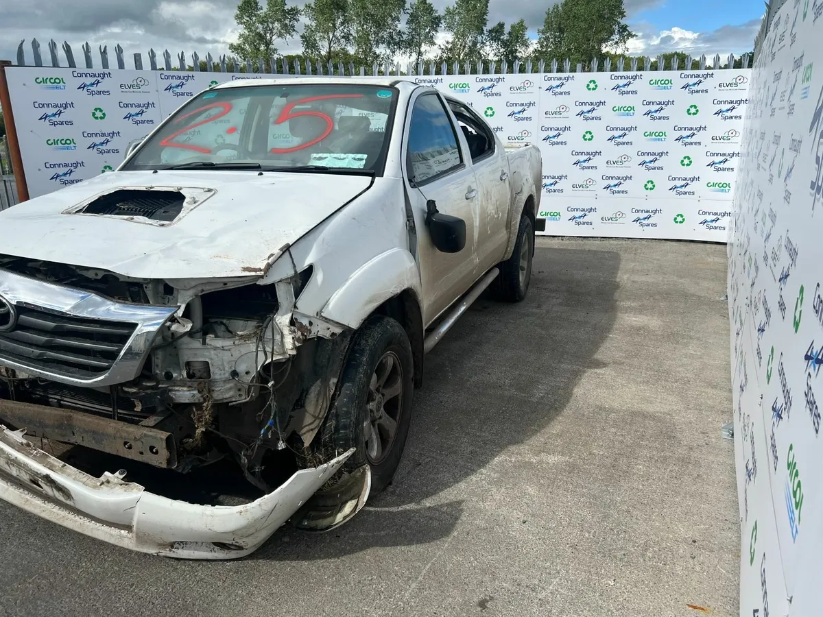 2012 TOYOTA HILUX 2.5M JUST IN FOR BREAKING - Image 2