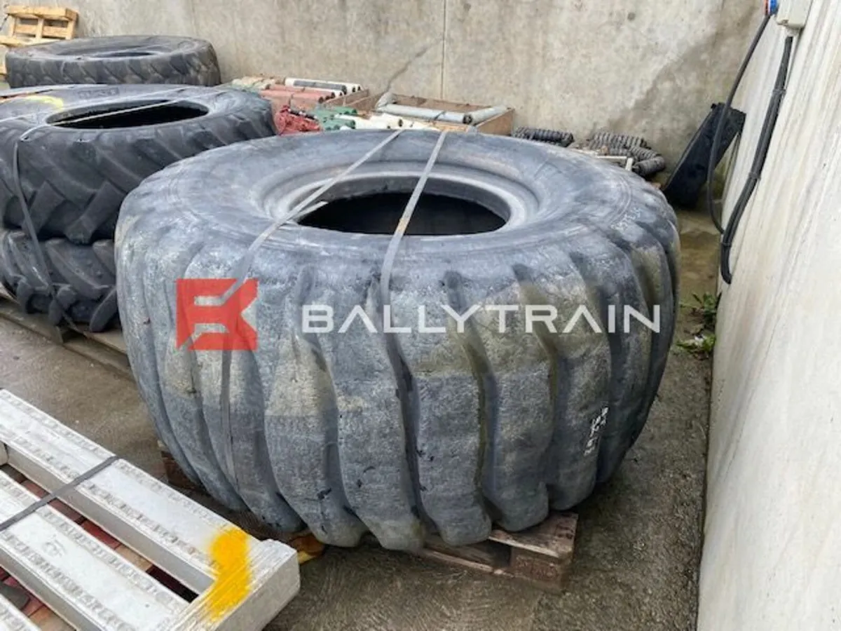 Dunlop 30 x 25 Earthmover Tyre - Image 3