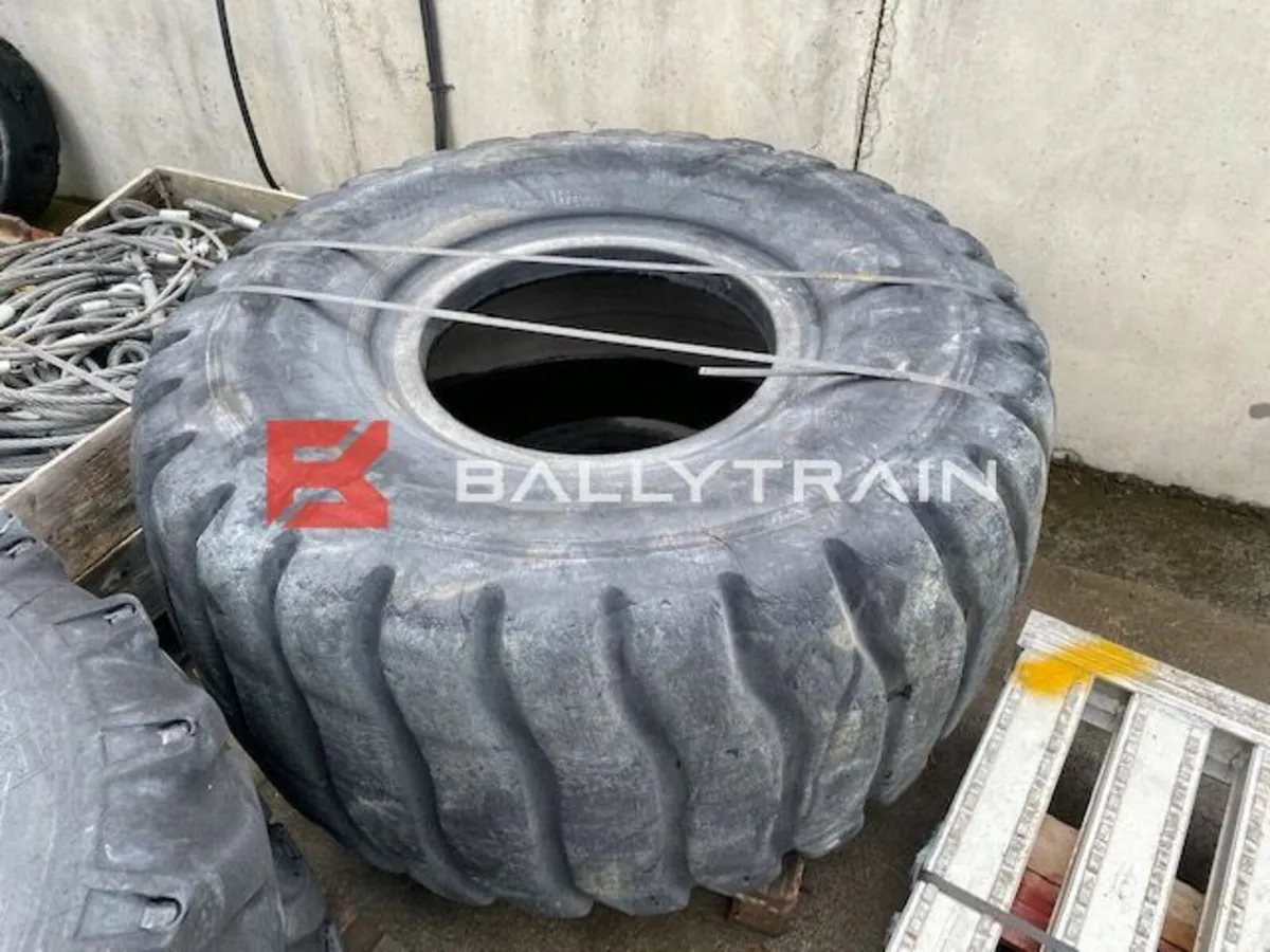 Dunlop 30 x 25 Earthmover Tyre - Image 4