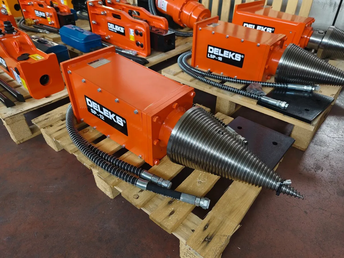 Screw log splitter for mini 2-4 Ton excavators - Image 3