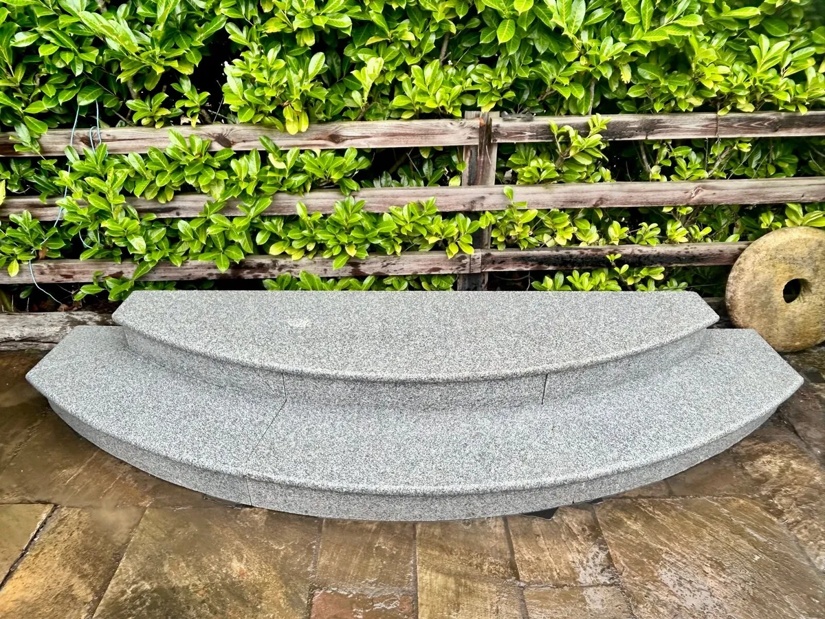 Granite Curved Step - Image 1