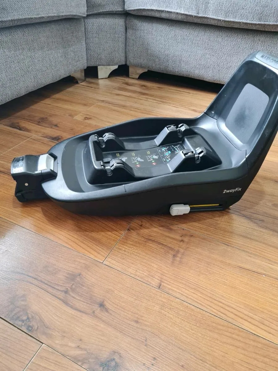 Maxi Cosi 2 Way fix carseat base for sale in Co. Roscommon for €75