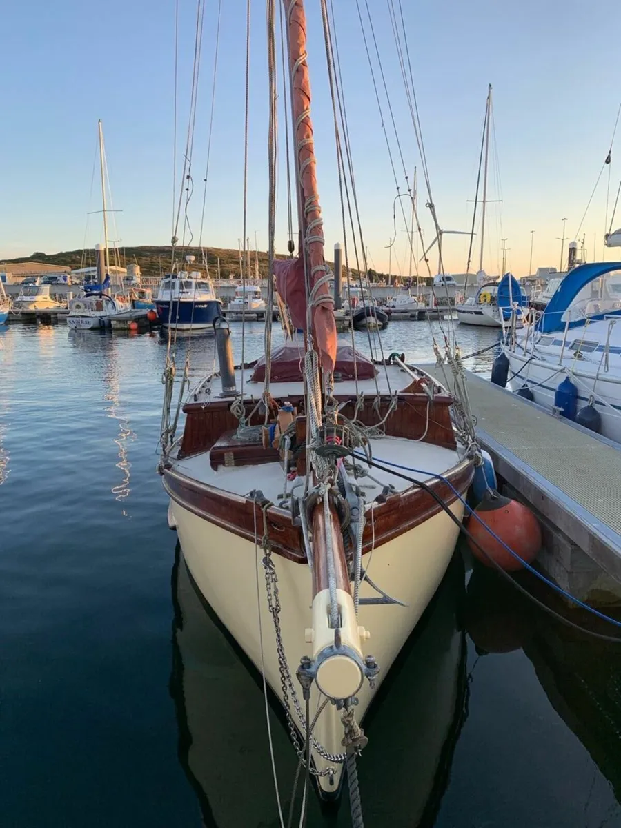 Beautiful 24' Gaff-Rigged Yacht - Image 2