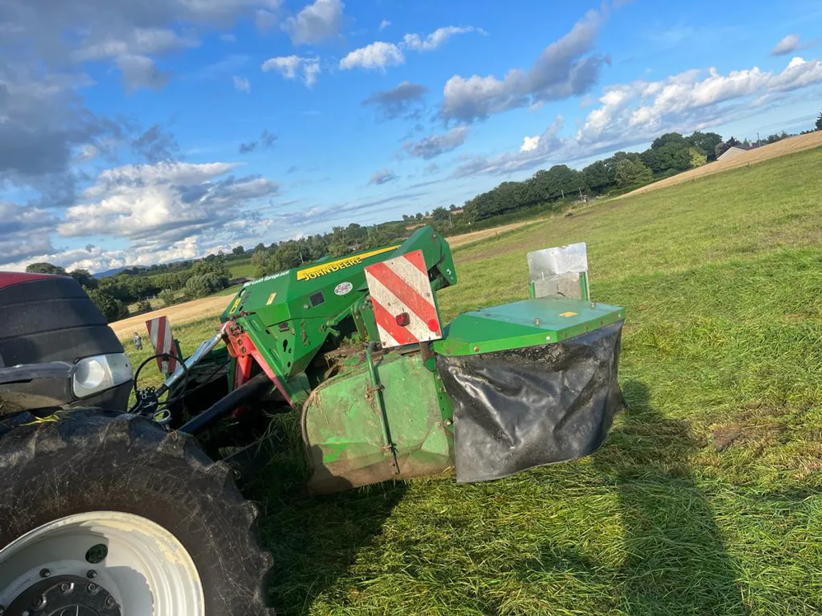 2012 John Deere 131 front  conditioner mower - Image 2