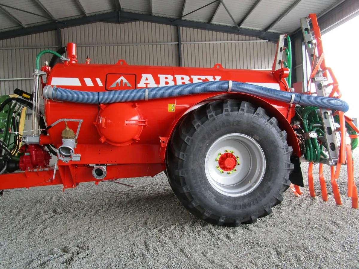 NEW ABBEY 1600 Tanker c/w Dribble Bar - Image 1