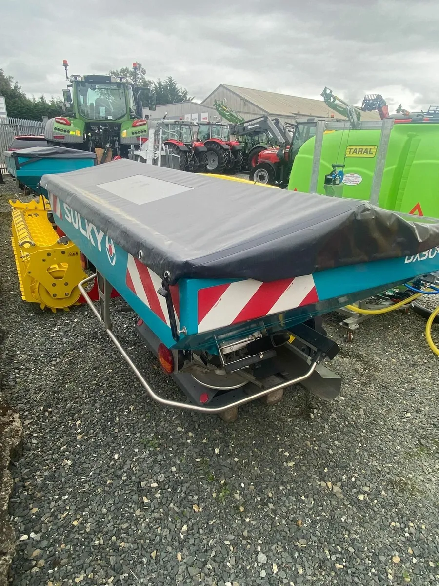 Sulky Fertilizer Spreaders at Kehoe Brothers - Image 2