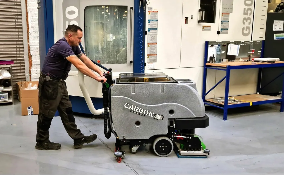 Tomcat Carbon 24E scrubber dryer scrubberdrier - Image 3