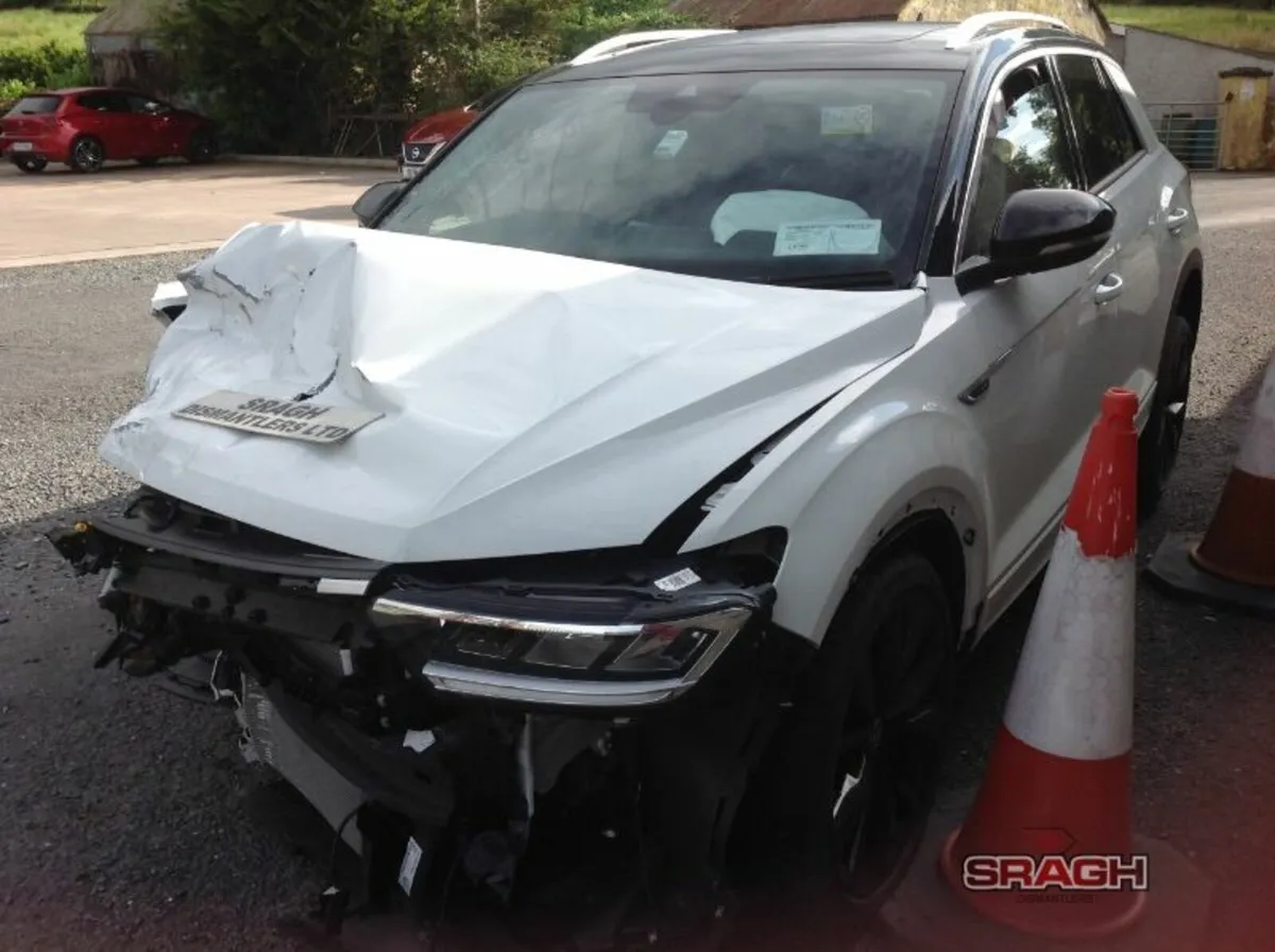 VOLKSWAGEN T-ROC Selection - Image 2