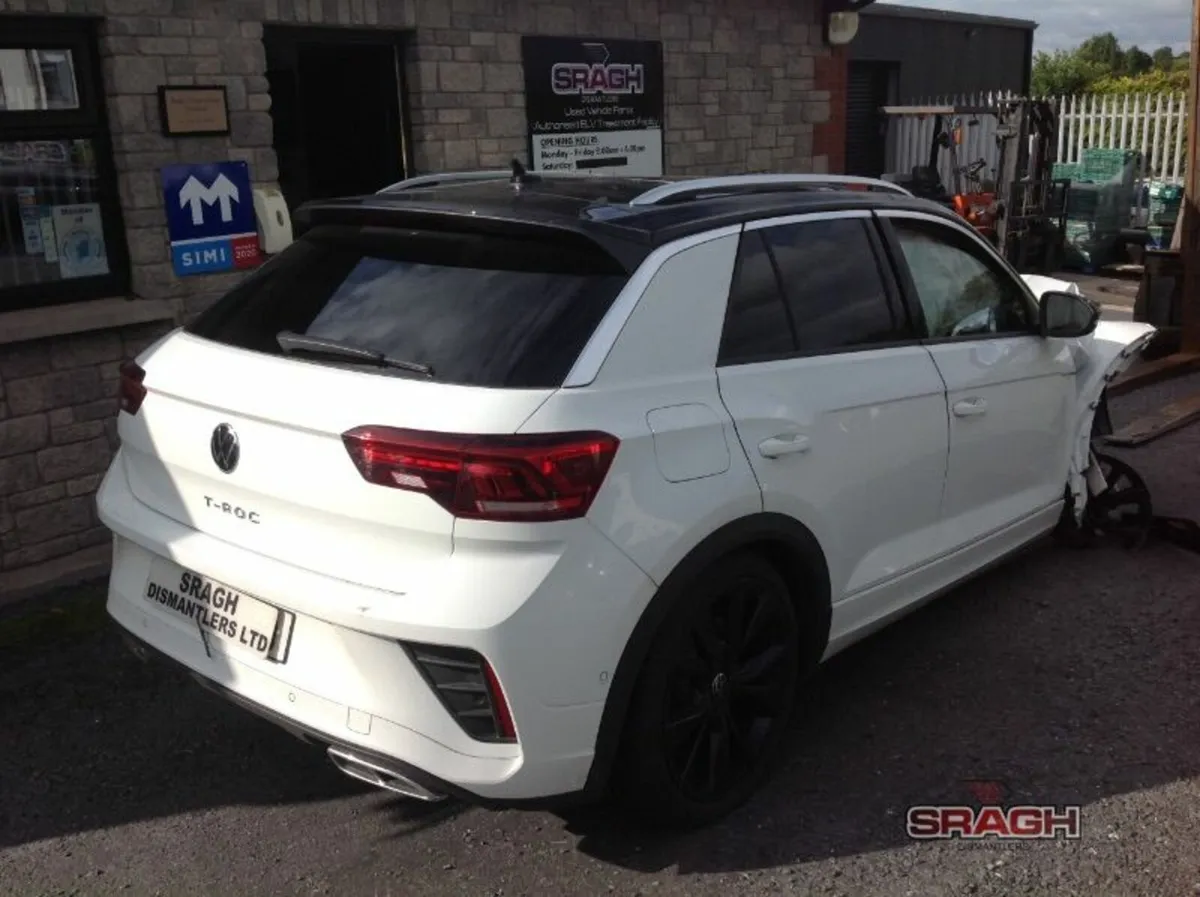 VOLKSWAGEN T-ROC Selection - Image 4