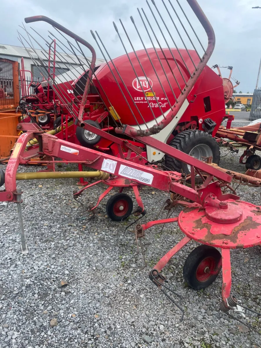 Lely lotus 300 tedder - Image 1