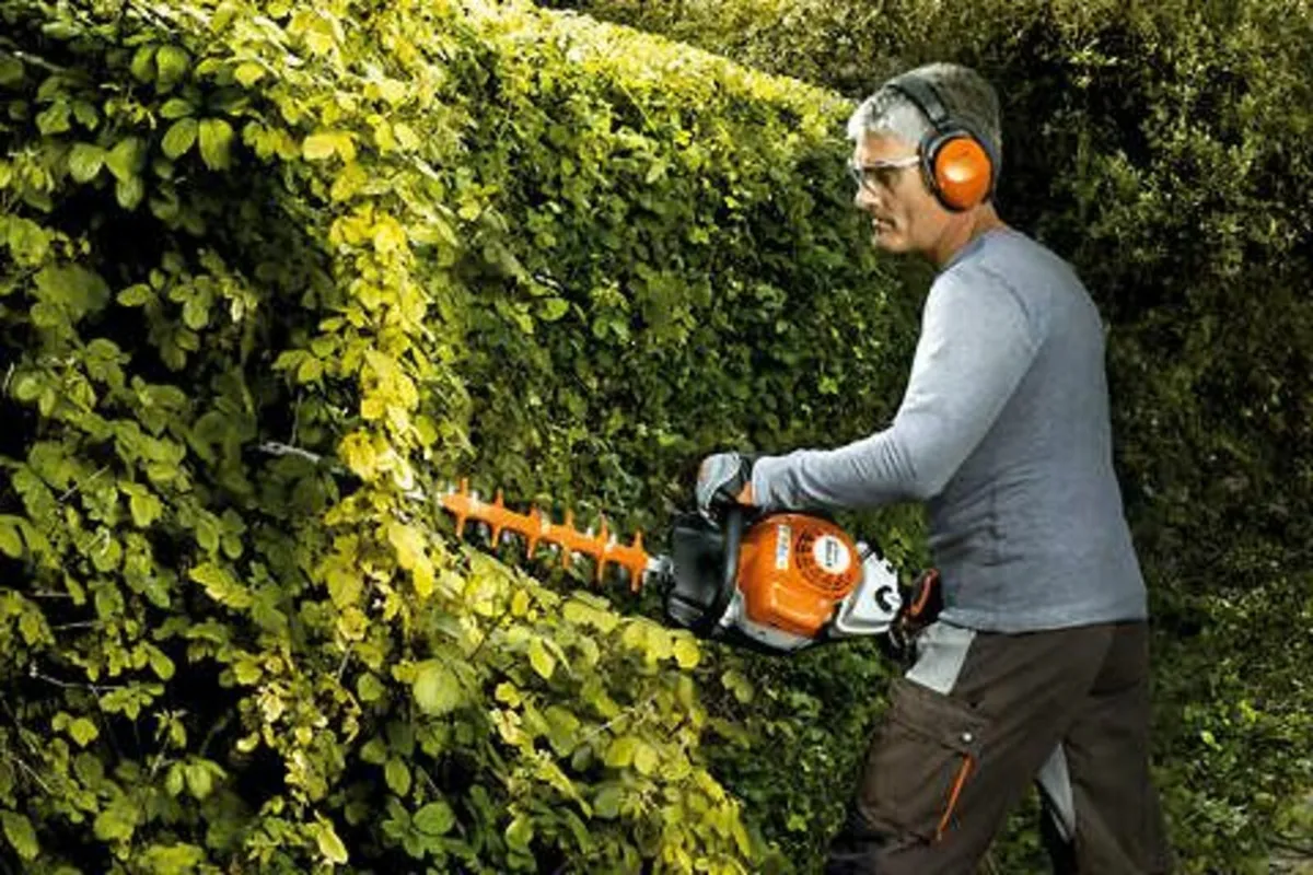 Hedgetrimmers - Petrol & Battery Powered