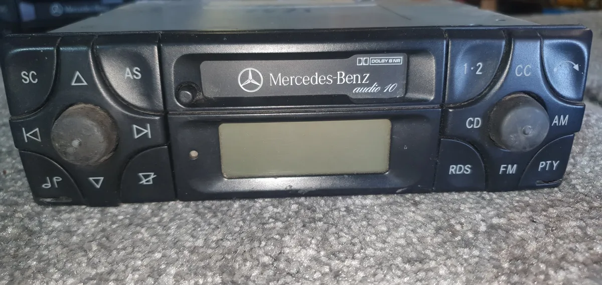 ORIGINAL MERCEDES RADIO - Image 3