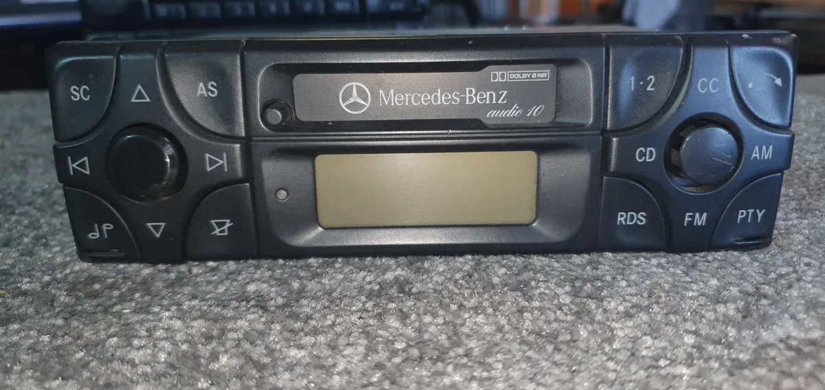 ORIGINAL MERCEDES RADIO - Image 4