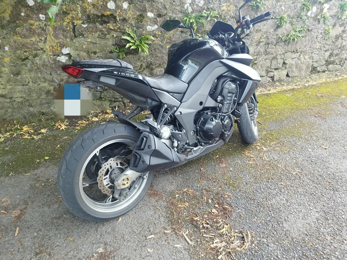 Kawasaki Z1000 Full Black 2010 - Image 2