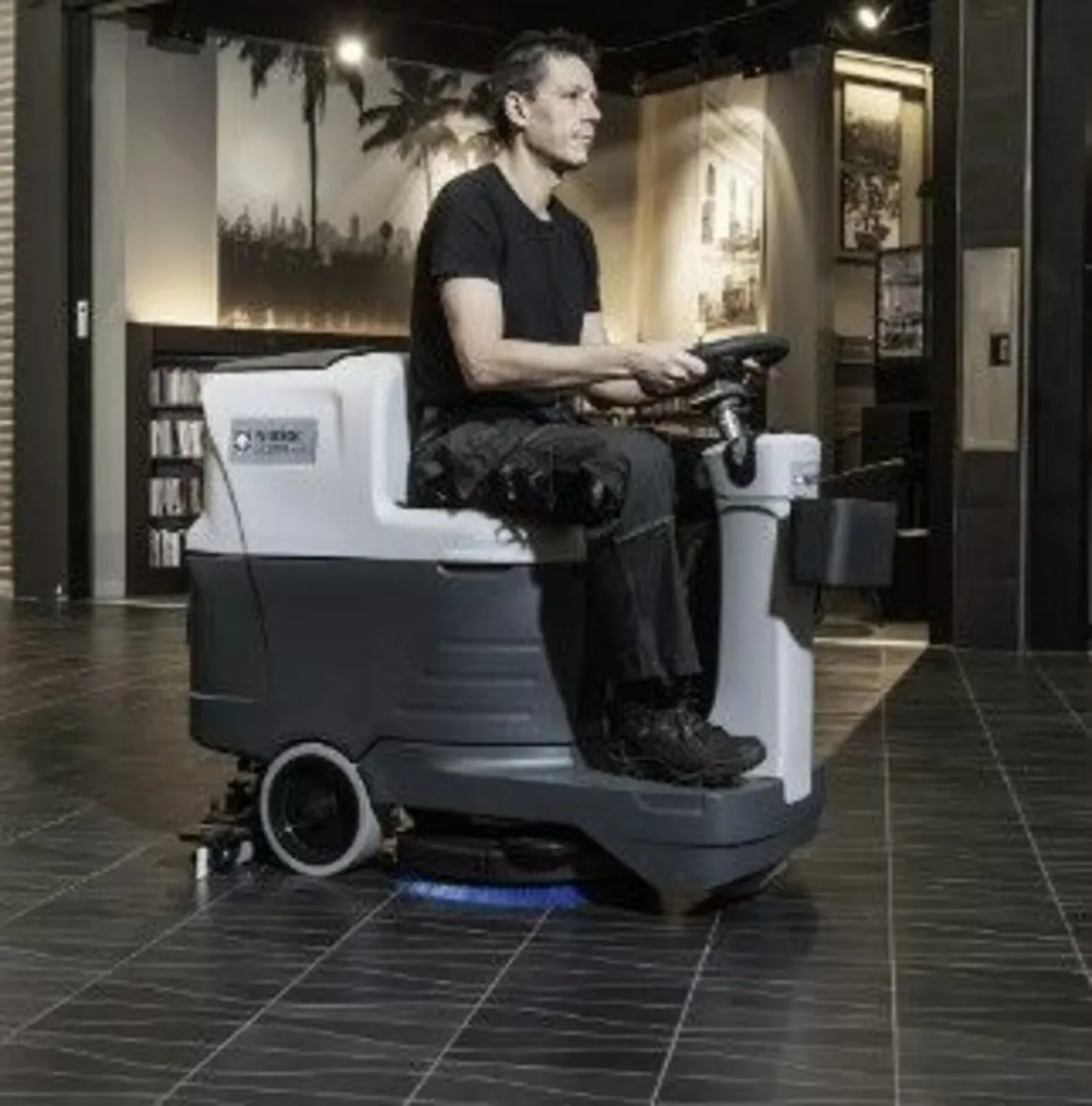 Nilfisk SC2000  micro scrubber dryer floor cleaner - Image 4