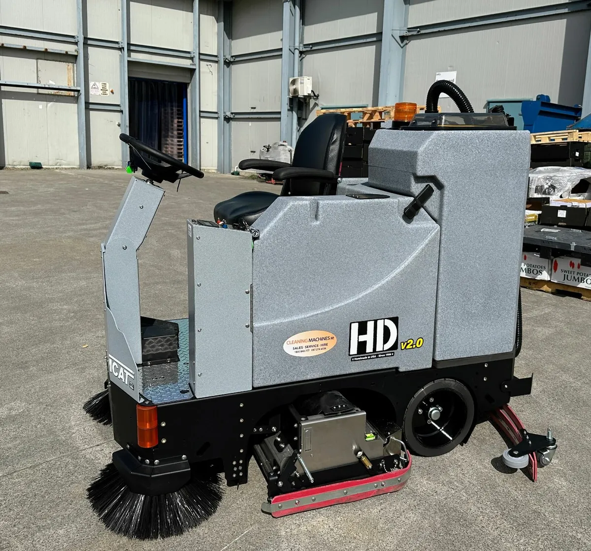 Tomcat HD 46C Rider scrubber sweeper - Image 3