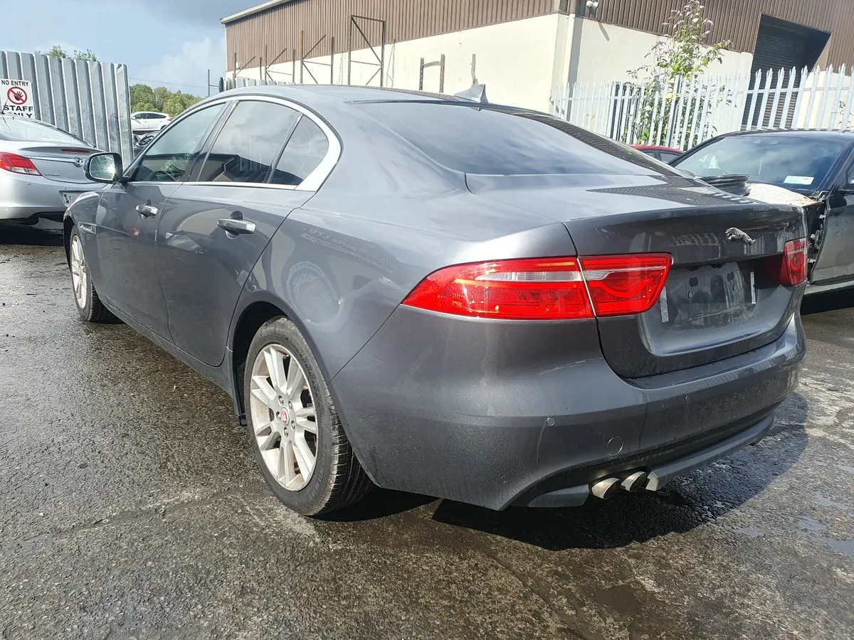 16 JAGUAR XE  2.0 D AUTO FOR BREAKING - Image 3