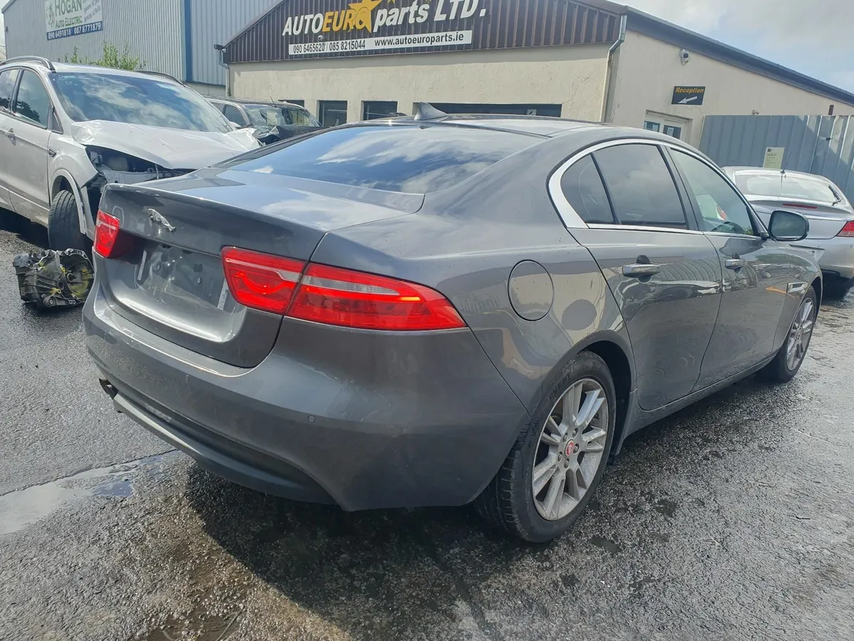 16 JAGUAR XE  2.0 D AUTO FOR BREAKING - Image 4