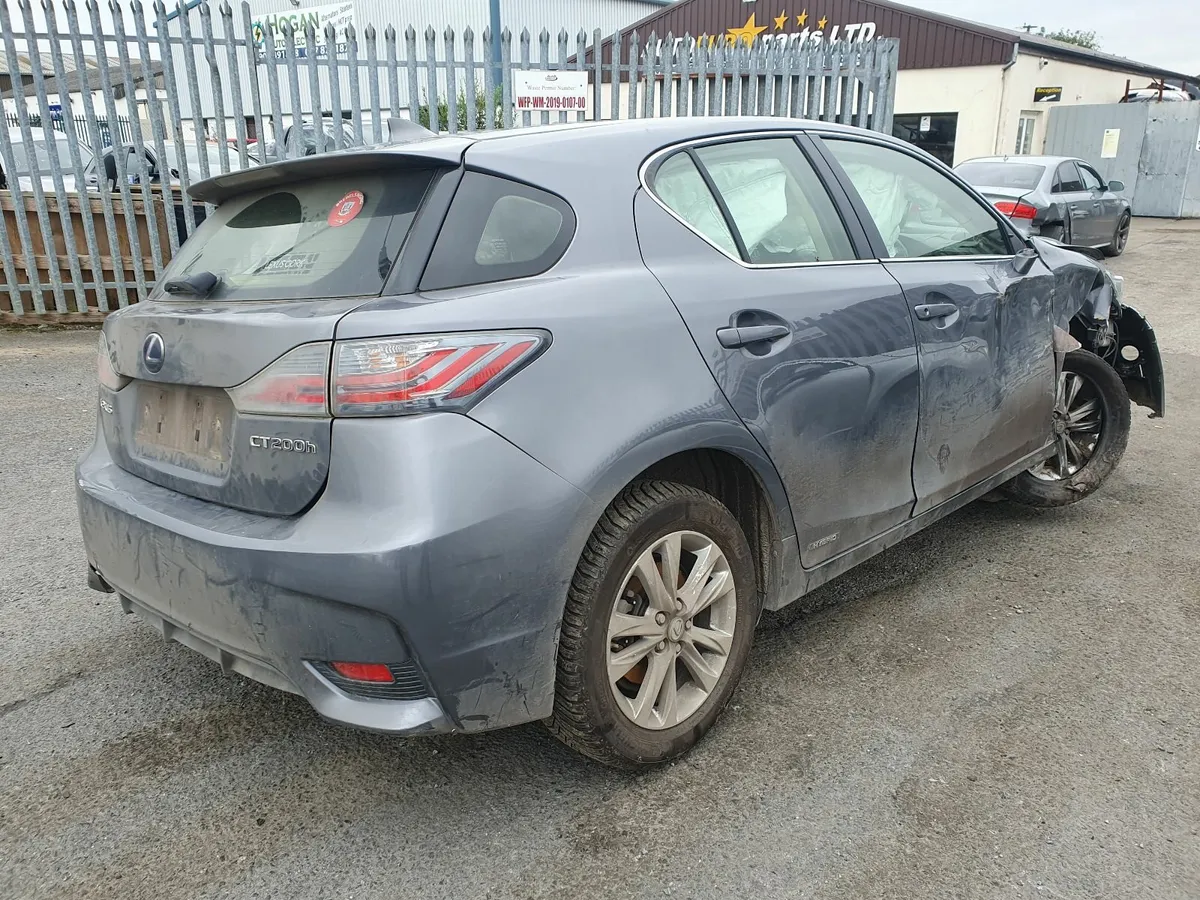 16 LEXUS CT 200H 1.8 HYBRID FOR BREAKING - Image 3