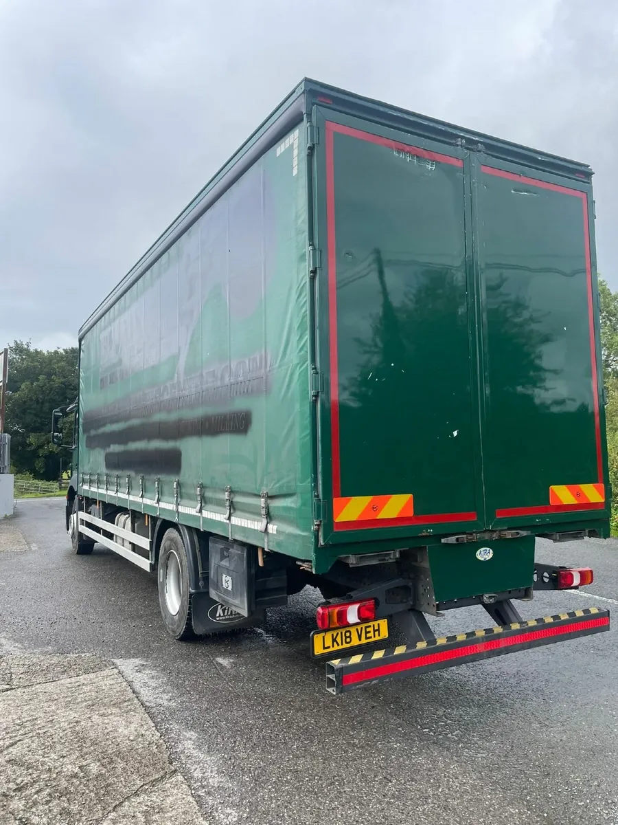 2018 - Mercedes Antos 1824 Curtainsider - Image 3