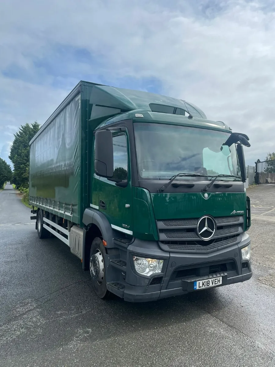 2018 - Mercedes Antos 1824 Curtainsider - Image 2