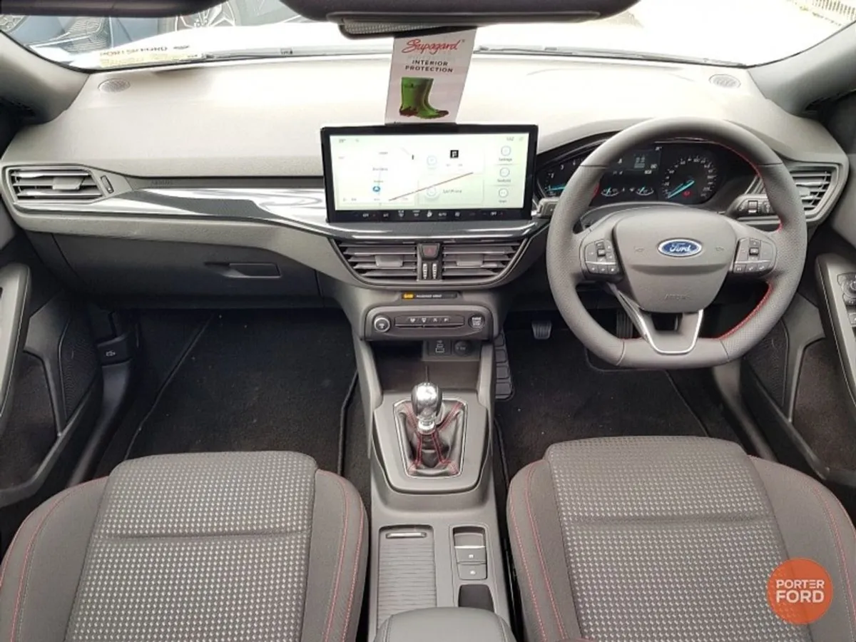 Ford Focus  panoramic Sunroof 1.0 Ecoboost ST Lin - Image 2