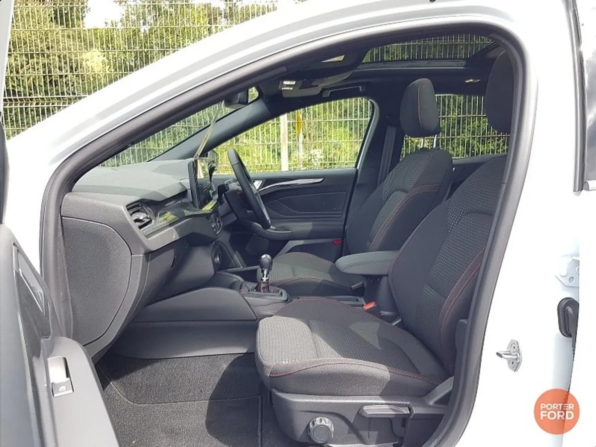 Ford Focus  panoramic Sunroof 1.0 Ecoboost ST Lin - Image 4