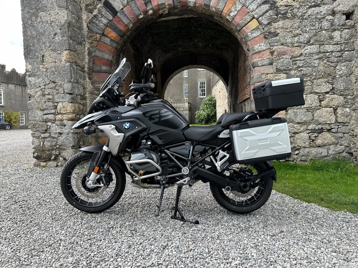 BMW R125 GS Triple Black 2022 every extra