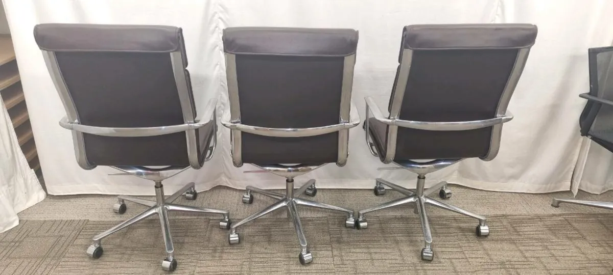 Executive leather office chairs ICF x 2 - Image 4