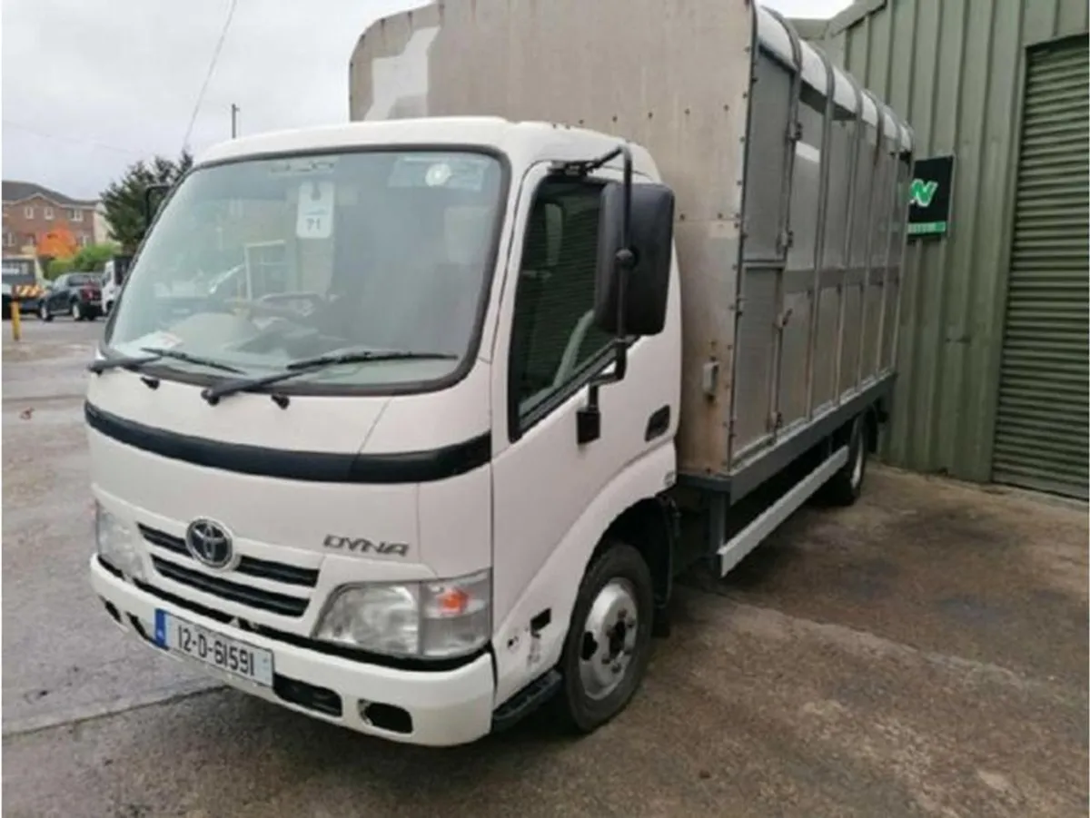 Toyota Dyna 350 D-4d LWB livestock carrier - Image 4