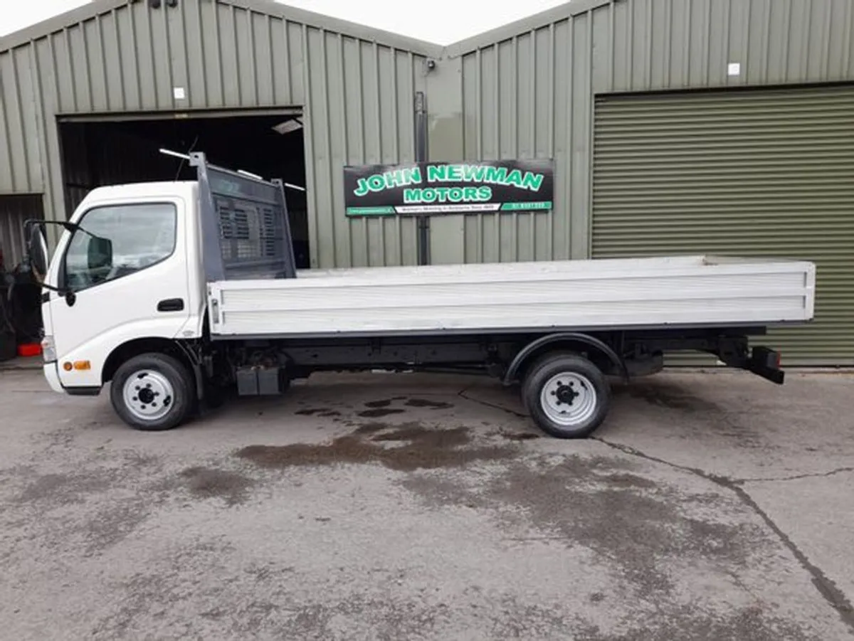 Toyota Dyna 3.5 ton 14ft Dropside Pick up Toyota - Image 3