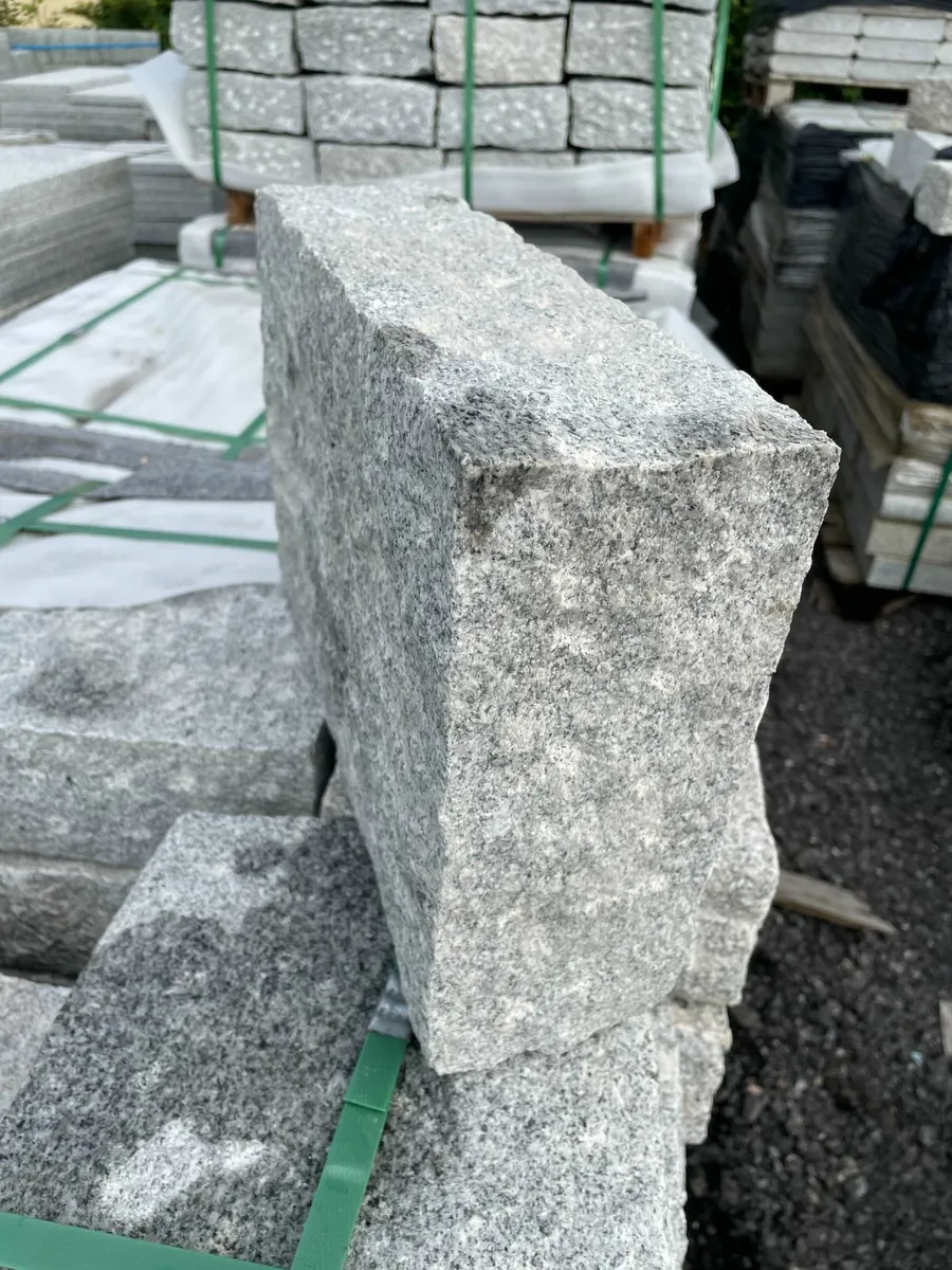 Short silver granite Kerbs - Image 2
