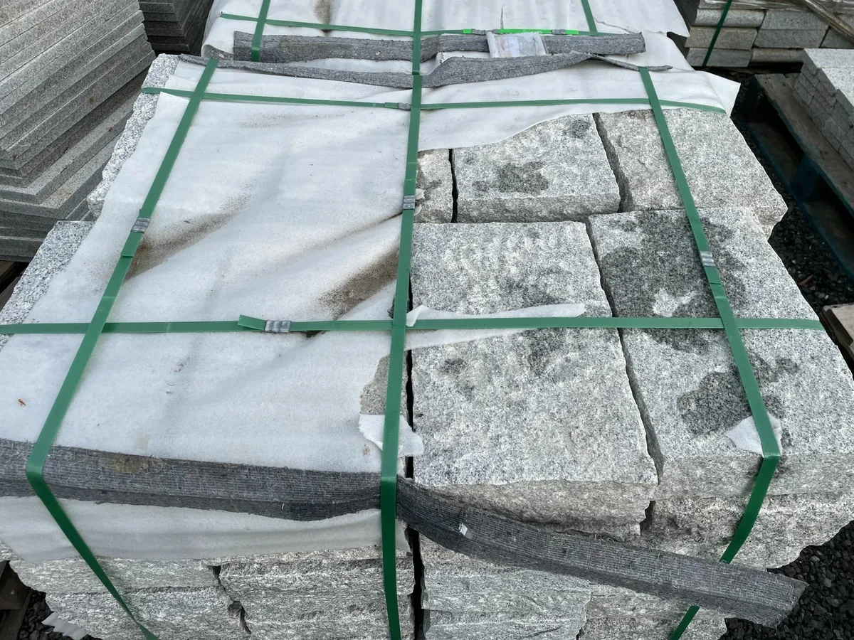 Short silver granite Kerbs - Image 4
