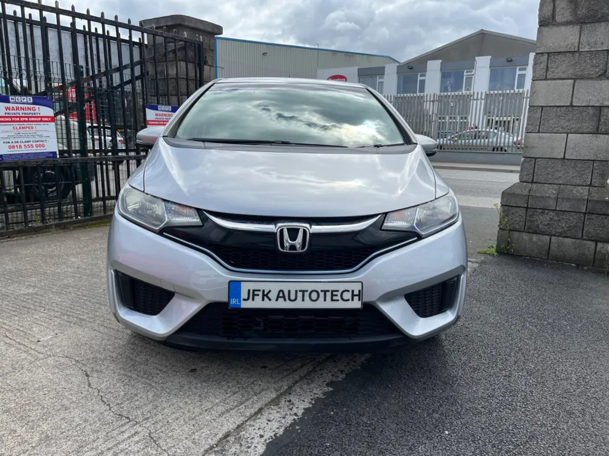 2017 Honda fit - Image 1