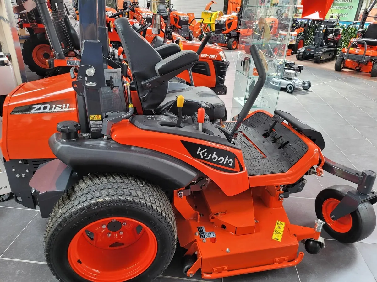 New Kubota ZD1211 Zero Turn - Image 4