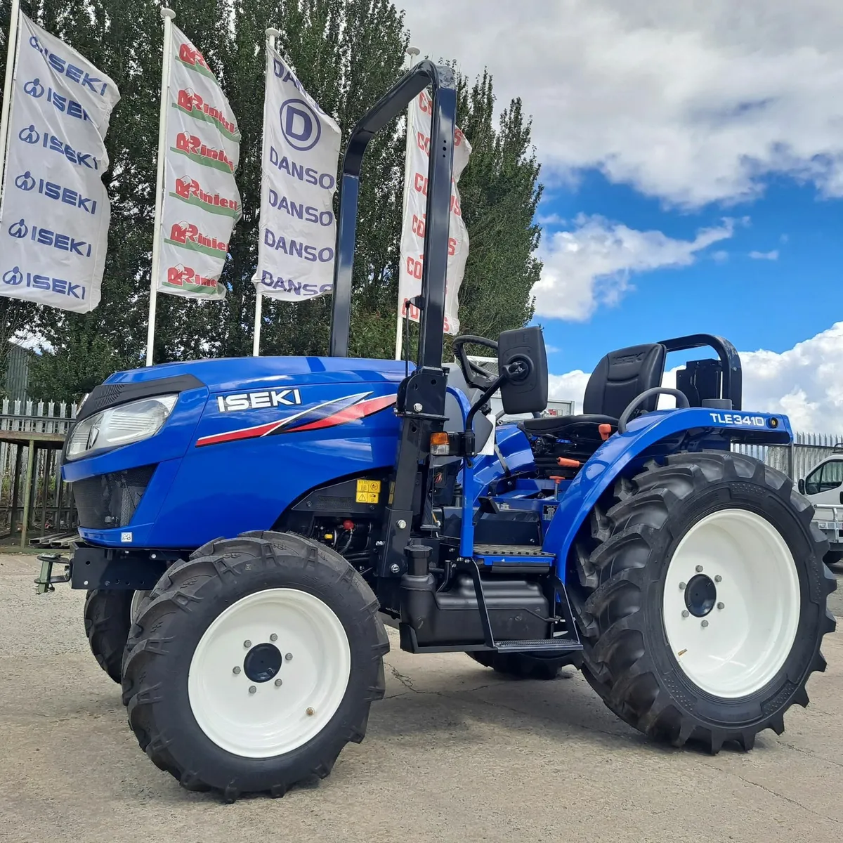 Iseki TLE3410 compact tractor - Image 2