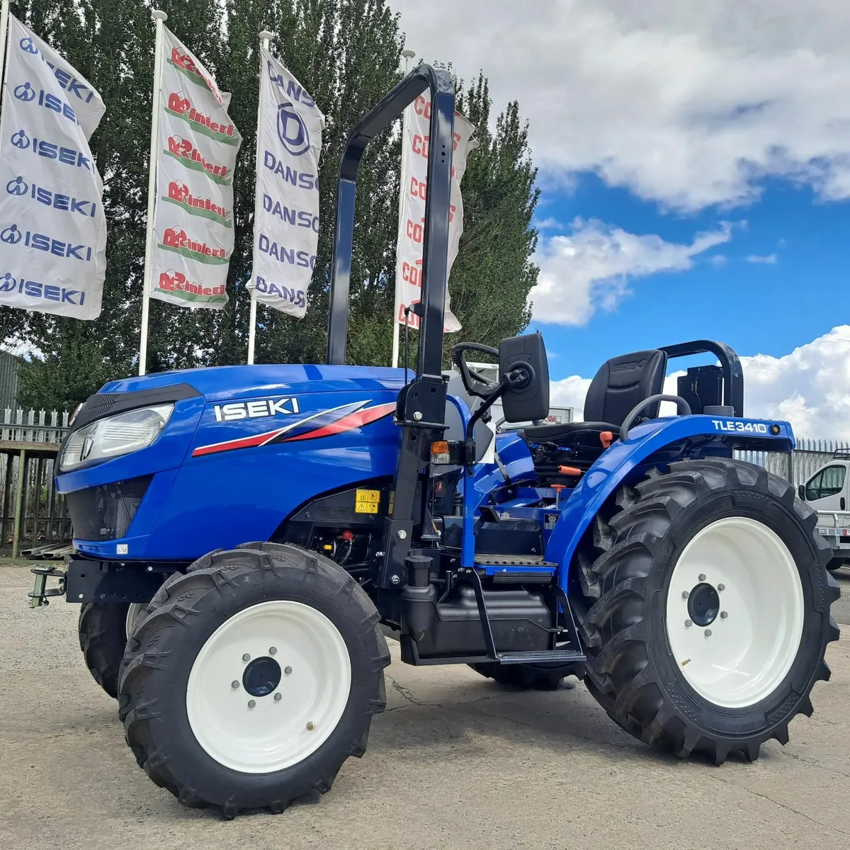 Iseki TLE3410 compact tractor - Image 2