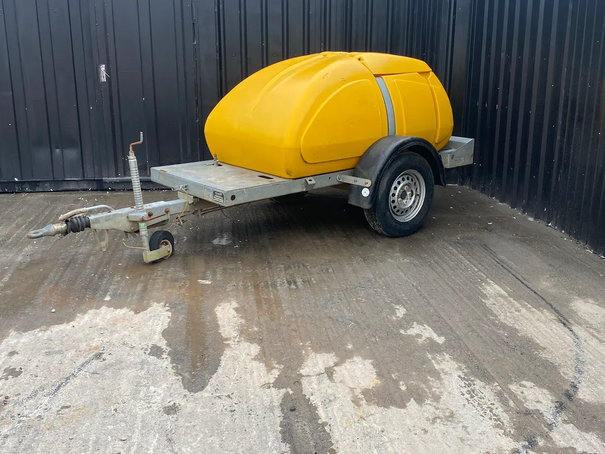 Choice of 2 1000L Western Water Bowser