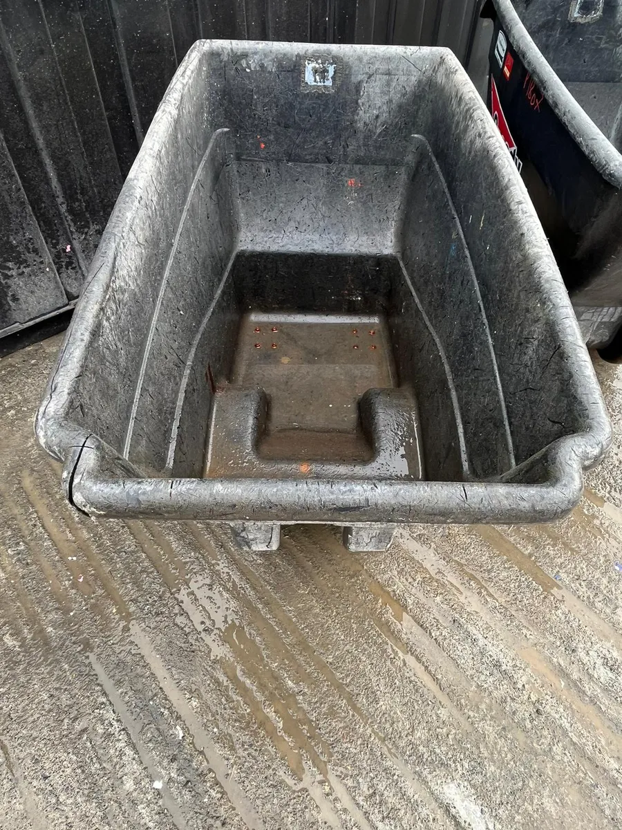 Choice of 2 Rubbermaid Trolleys - Image 3