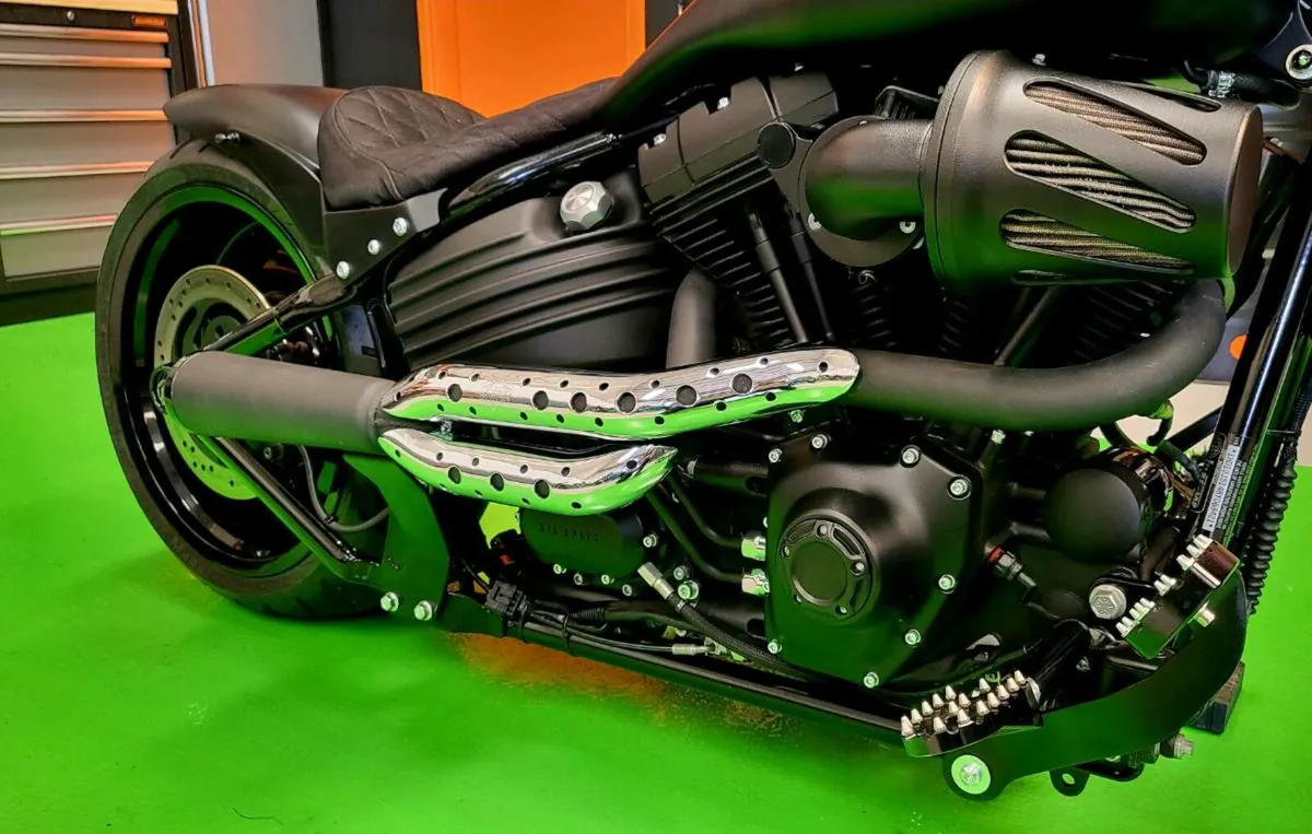 Harley-Davidson ROCKER CUSTOM - Image 4