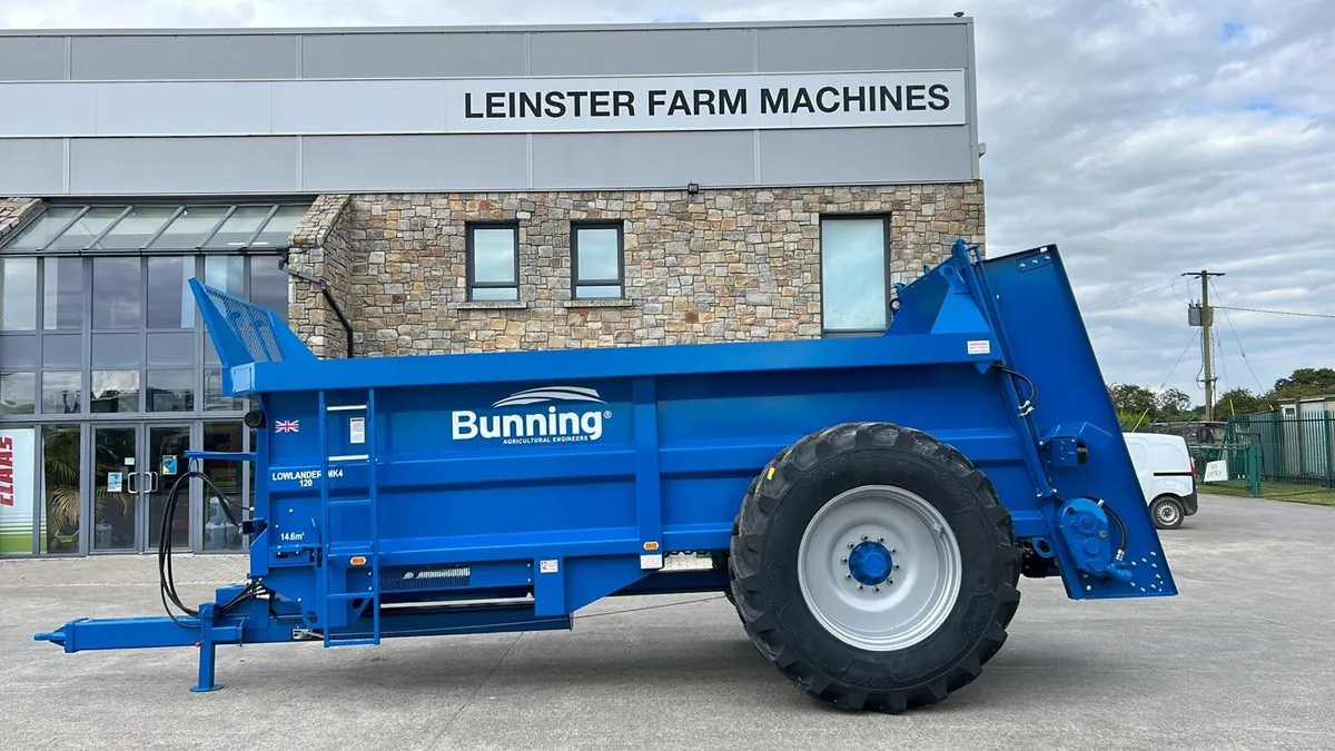 Bunning rear discharge dung spreaders in stock - Image 1